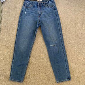 Medium Wash Mom Jeans (Rip in one knee)